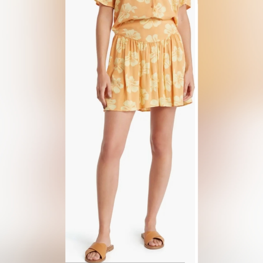NEW w/Tag SUPER CUTE Mini Skirt ONLY $11!! Retailed for $29.97!